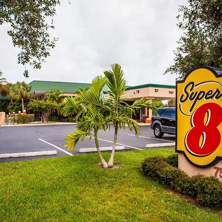 Super 8 By Wyndham North Palm Beach Exterior foto
