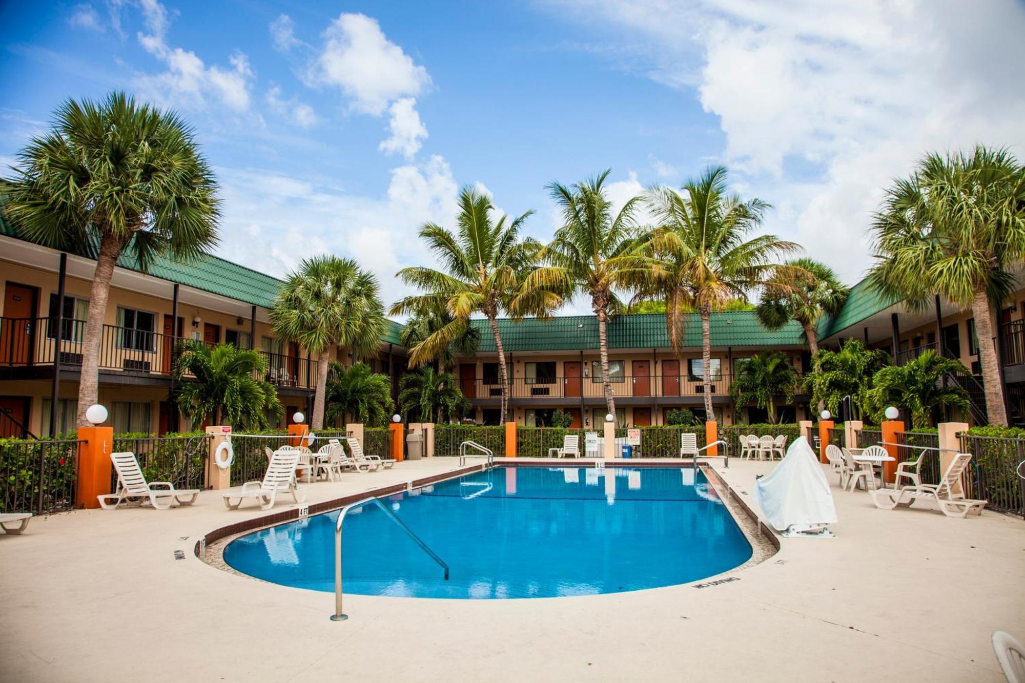 Super 8 By Wyndham North Palm Beach Exterior foto