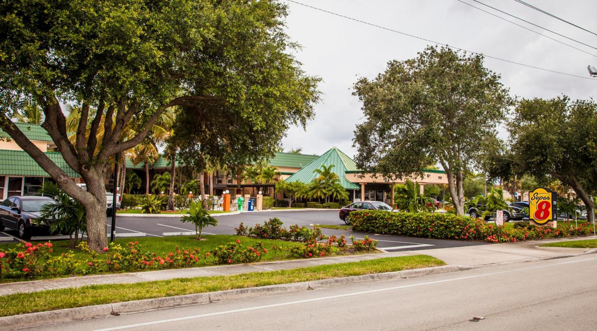 Super 8 By Wyndham North Palm Beach Exterior foto