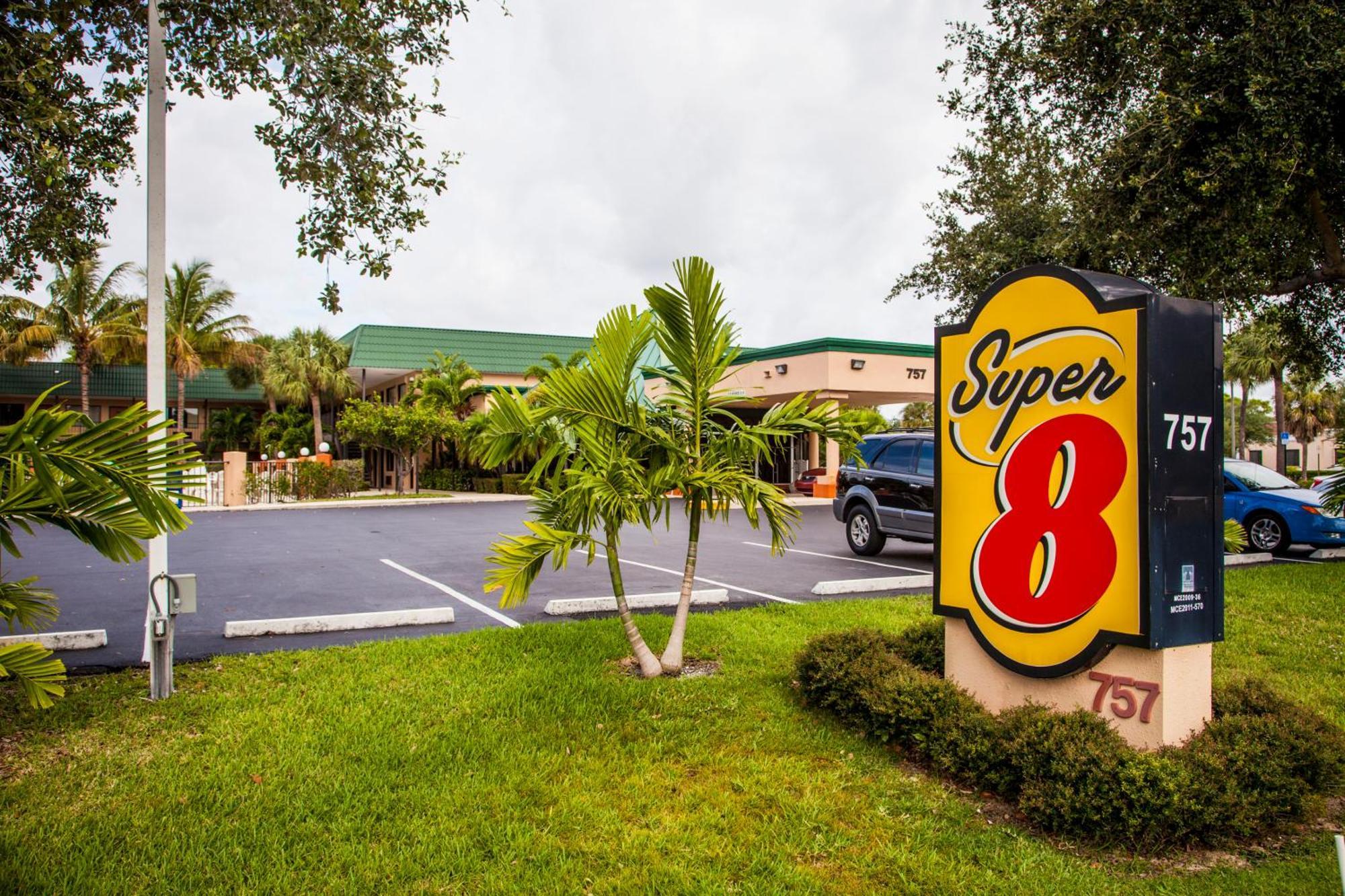 Super 8 By Wyndham North Palm Beach Exterior foto